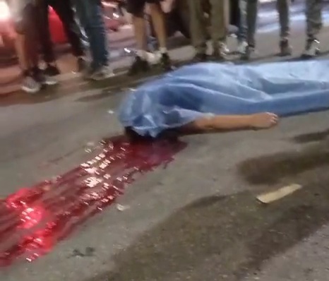 Motorcyclist crashed dead by heavy truck 