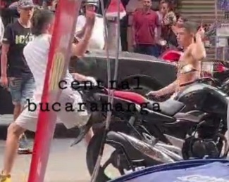 Knife fight in bogota street 