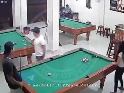 Asshole resisting during robbery gets shoot 