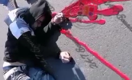 Motorcyclist Skull cracked in the street 