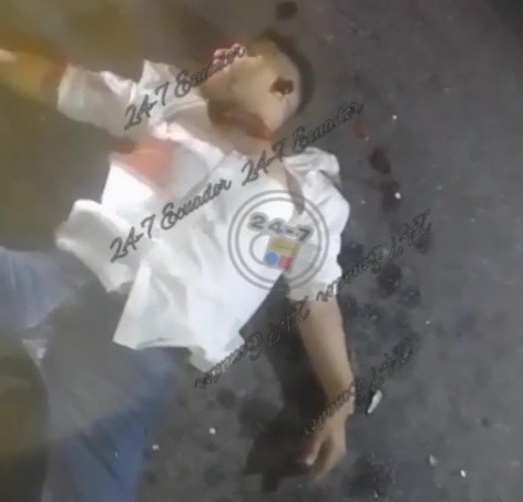 Motorcyclist crashed dead under truck 