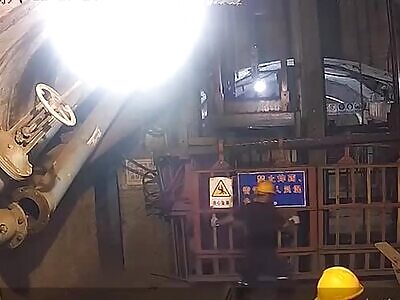 Chinese Workers Crushed by Mine Elevator