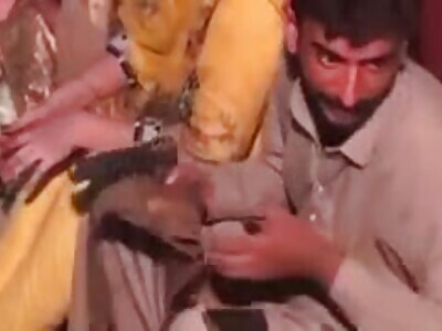 Idiot shoots himself.