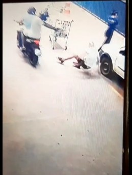 Dude Murdered in a Supermarket.