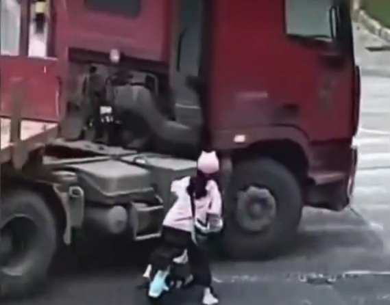 Chinese girl on moped escaping death 