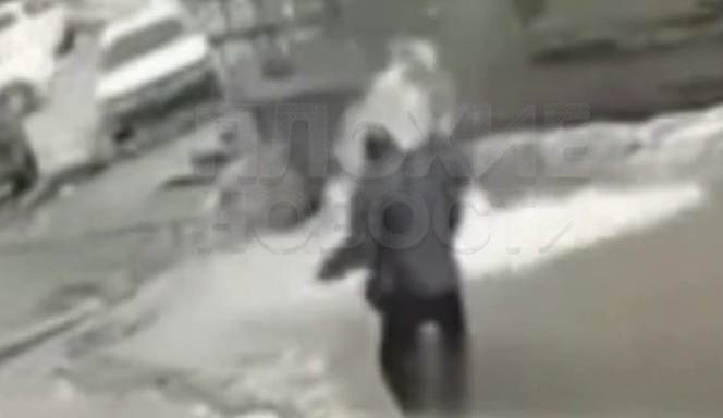 Block of Ice Falls on Woman's Head Killing her Final Destination Style.