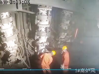 Work accident - Worker gets blown away from a Pressurized pipe