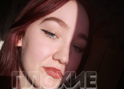 Drunk Chick Lost her Balance while Sitting on 9th Floor Window