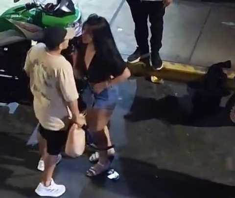 Abusive man beat the shit out of his girlfriend in middle of the stree