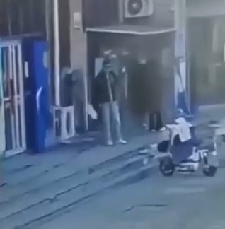 Block of Ice Falls on Man's Head Killing Him Final Destination Style. (Action and Aftermath)