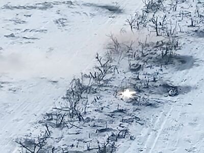 Russian armoured vehicle storming Ukranian trenches payed the price