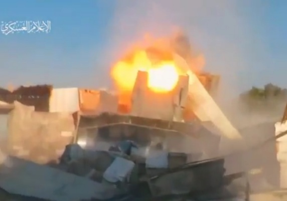 Israeli bulldozer driver in gaza was directly hit by qassami fighters 