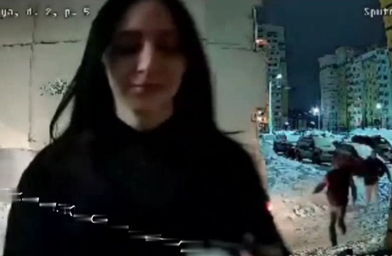 WTF: Two Thugs Kidnap Girl Right at the Entrance because of Debt 