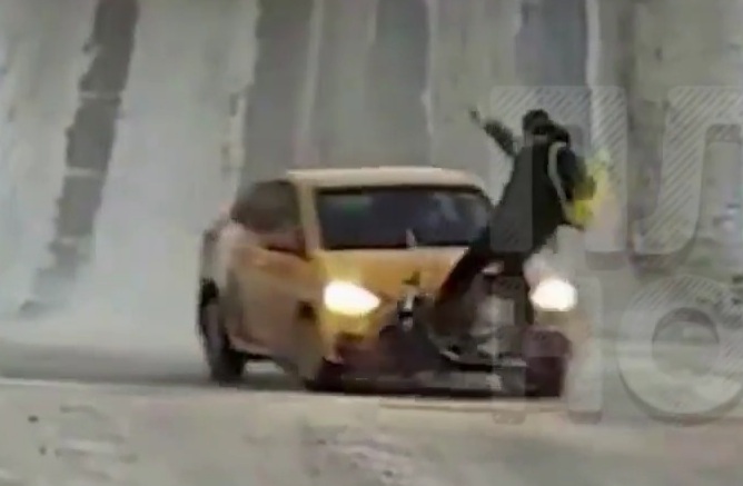 Speeding taxi driver crashed delivery man riding on electric scooterdeath 