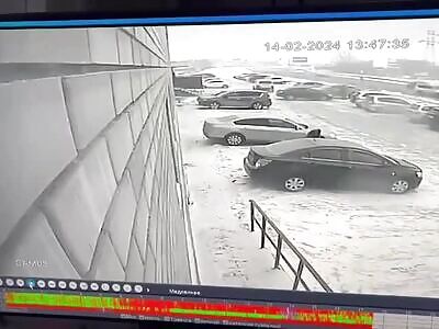 Final Destination: Roof Collapses on Woman! 