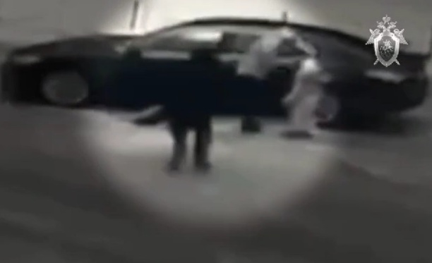 DAMN: Worker shoots his Boss in front of his Kids 