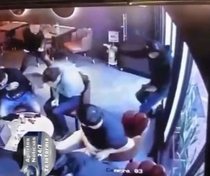 Robbery in a restaurant, Bogota (clean/longer version).