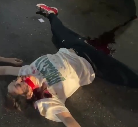 Two women and a male are victims of horrible Motorcycles collision 