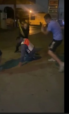 motoboy attacked a drunk and was cruelly beaten with an iron bar