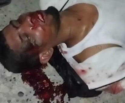 Thief captured and nearly killed by angry crowds 