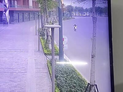 Boy hits the side of the road with his motorcycle, dies 