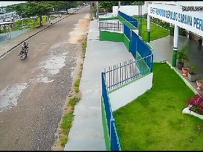 Idiots have an accident 