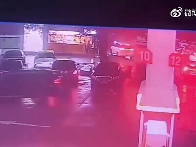 Man runs under big tree during storm and gets killed by lightning. 