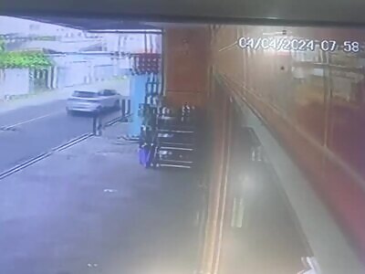  Woman on a motorcycle falls under a truck and gets run over