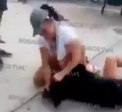 Two Ecuadorian women fighting 