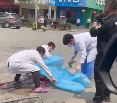 Motorcyclist crashed dead under big truck 