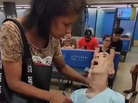 Woman Takes Dead Man in a Bank Trying to Steal his Money.