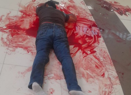 Chinese Young man victime of stabbing attack 