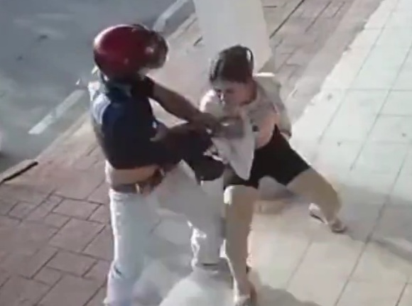 CRIMINALS on MOTORCYCLES ASSAULTED A YOUNG WOMAN