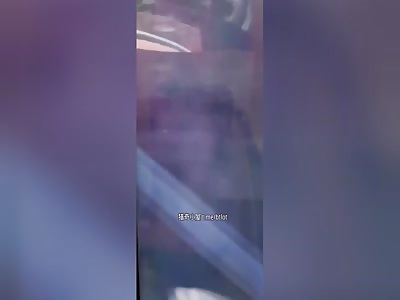 Crazyman attacks man with knife in China