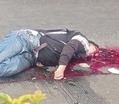 [BRAIN ON THE ASPHALT]motorcyclist crashed dead by truck 