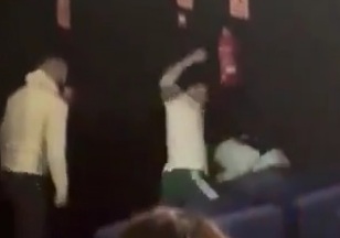 boxer subdues a man who was insulting his partner 