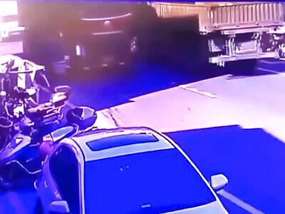 Motorcyclist fell under the wheels of a truck and got crushed