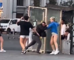 3 Transgender People Get Into Street Fight With Man