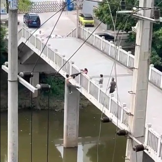 Retired Officer Drowns After Jumping From The Bridge In China