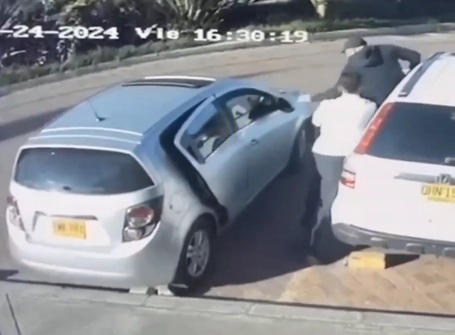 Failed attempt of hijacking car