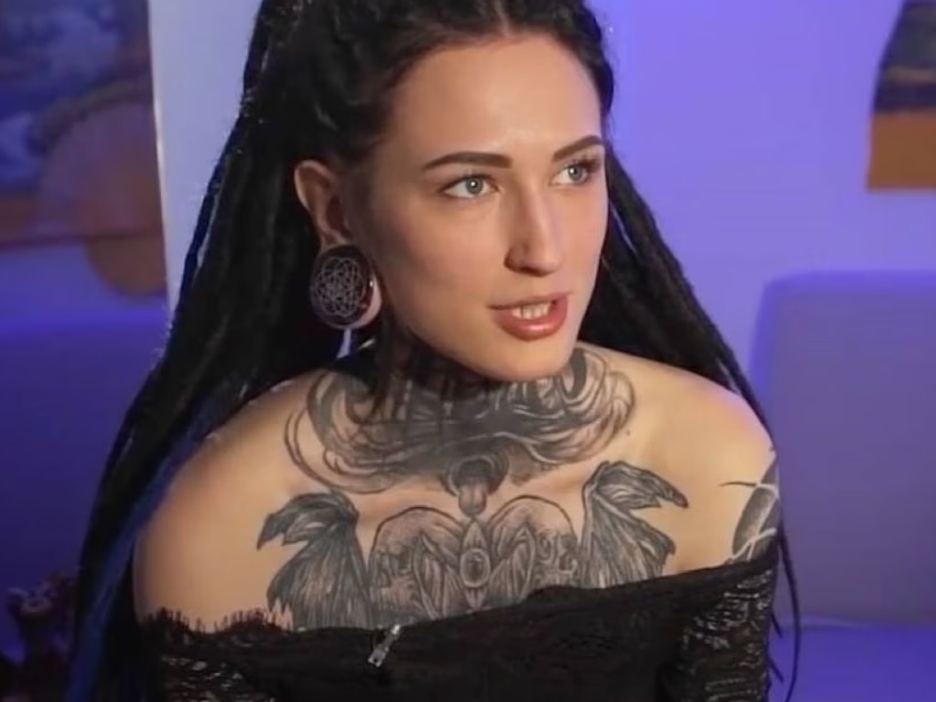 Popular Woman Beats And Kicks Drunk Neighbor With Hammer