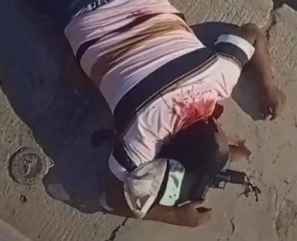 Two thieves shot by police