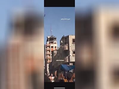 IDF drops bomb on Gaza apartment complex