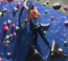 Low IQ Gym Floozy Breaks Arm