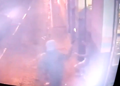 Guy Killed by Close Range Headshot and Perpetrator Runs Away like a Girl