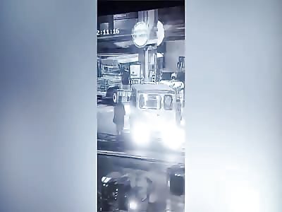 Hitman Casually Walks to the Vehicle and Executes his Victim