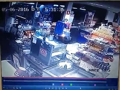 Off Duty Cop Kills Robber at Gas Station