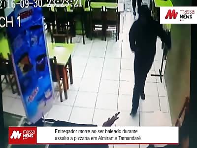 Man Killed During Robbery in Pizzeria