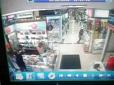 Man Killed by Hitman Inside Shopping Mall