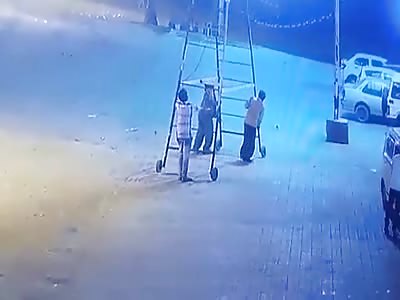 Worker Electrocuted and Burning after Pushing Scaffold into Electric Wire 